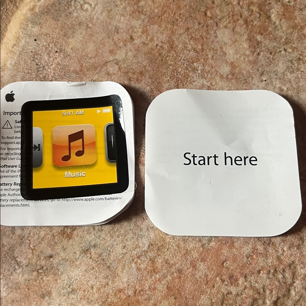 Apple iPod Nano gold with charger. 8 GB - Picture 5 of 5
